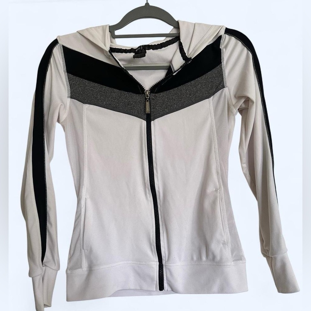 O TO S Women's Black and White Zip-Up sporty Jacket /sports zip up jacket